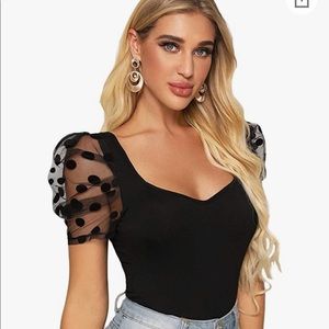 Woman’s sweetheart neck mesh puff sleeve top